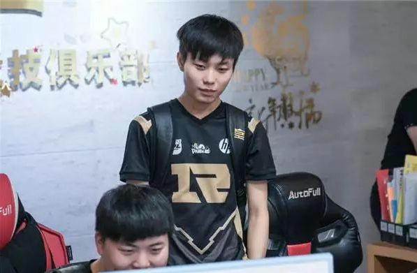 吸引更多年 吸引更多年