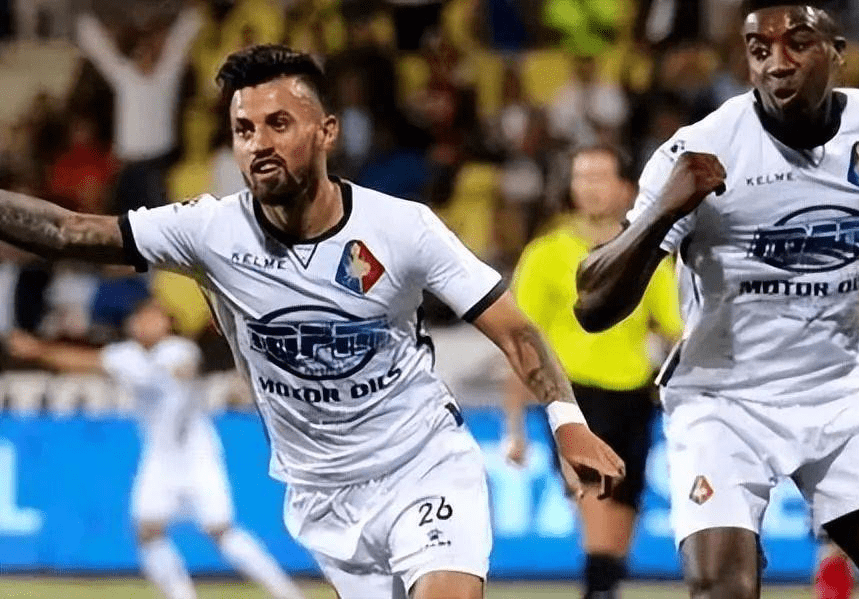 年轻中卫的 年轻中卫的